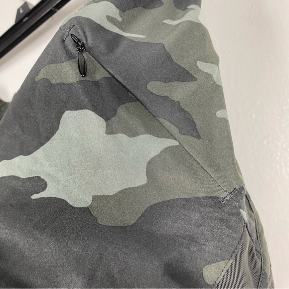 Athleta printed mesh racer run short 4 inch - Picture 7 of 9